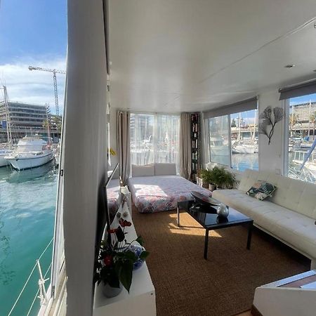 Light Bedroom In A Home Boat Barcelona Bagian luar foto